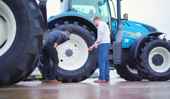 Wie Ihnen die Agrarreifenoption beim Kauf Ihres neuen Traktors bei der Entscheidung für das richtige Reifenmodell hilft
