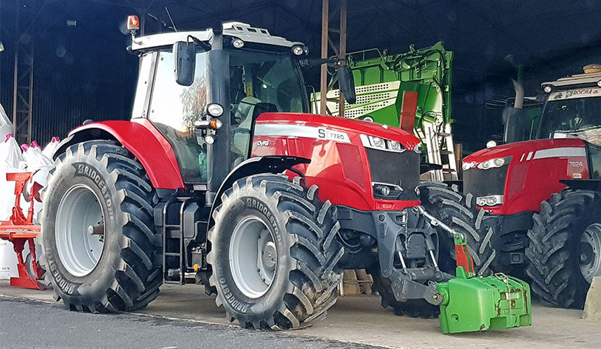 Neuer Traktor Massey Fergusson mit VF-Reifen VT-TRACTOR von Bridgestone