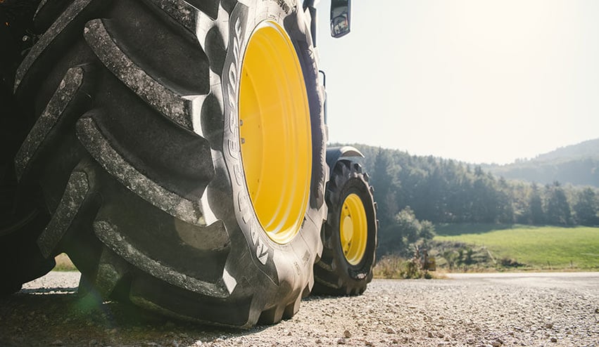 Der VX-TRACTOR, der Reifen, dessen Hauptbeanspruchungsbereiche robuster als bei anderen Agrarreifen sind