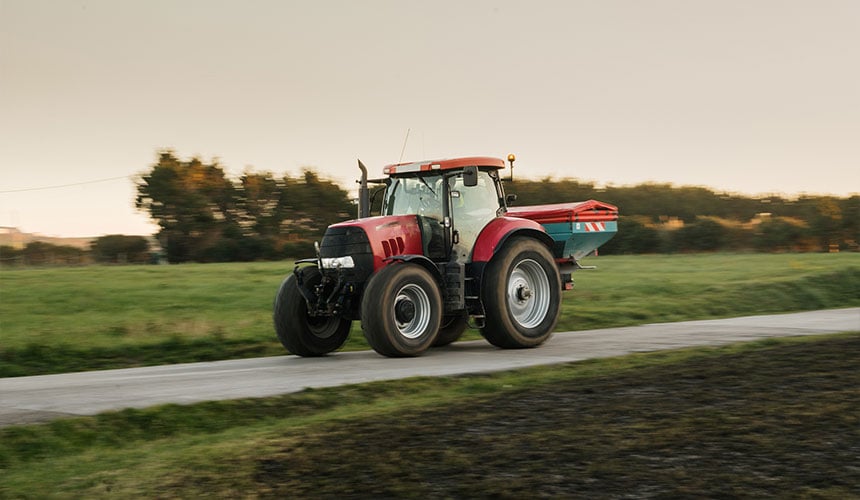 VX-R TRACTOR-Reifen verfügen über eine breitere Lauffläche, was beim Bremsen sehr vorteilhaft ist