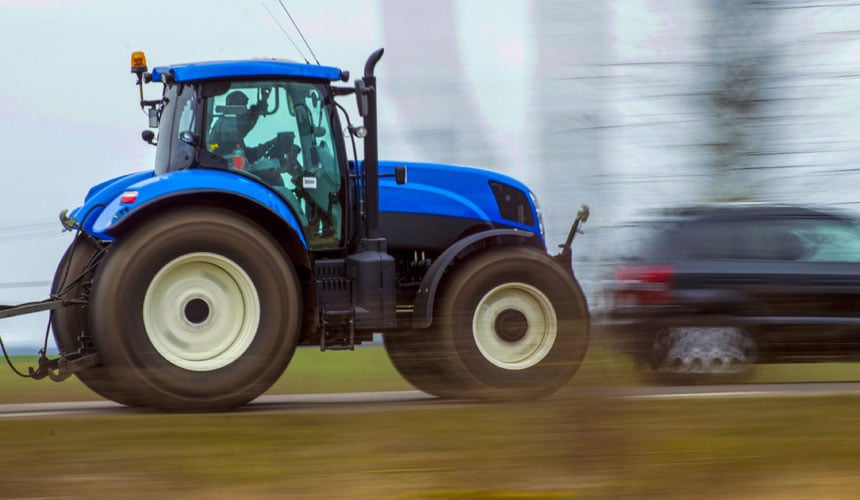 Der Druck bei Straßenfahrten sollte höher sein, damit der Traktor bei Notbremsungen nicht die Bodenhaftung verliert