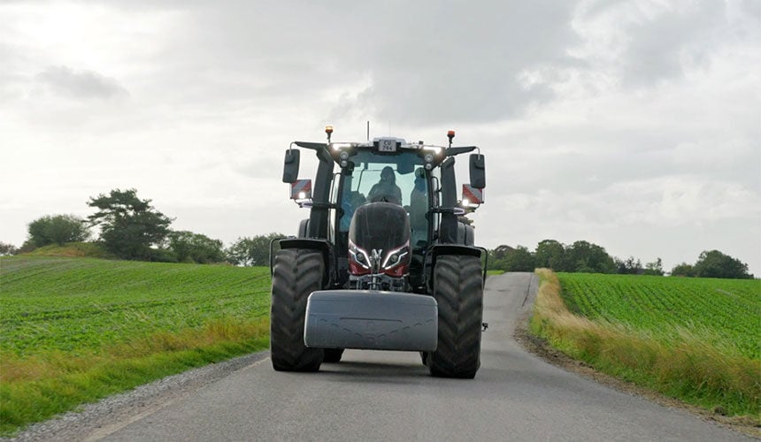 Wie verhalten sich Agrarreifen in Kurvenfahrten auf der Straße?
