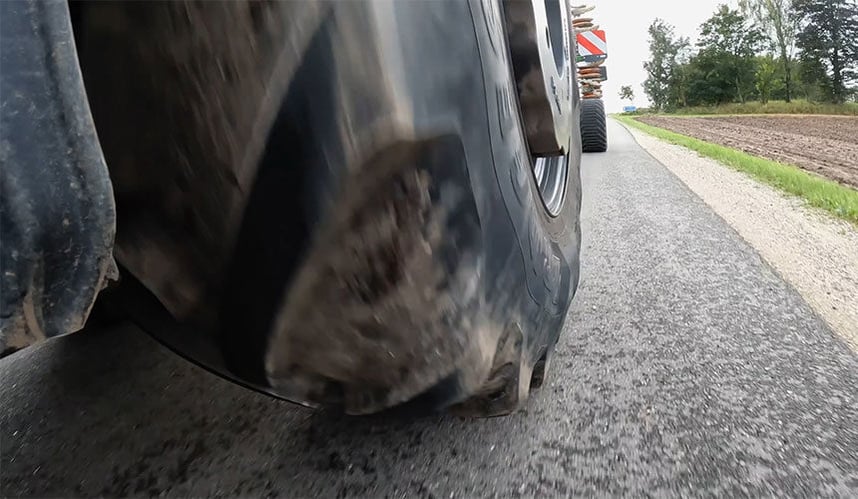 Die Bodenhaftung hängt von der Gummimischung, den klimatischen Bedingungen und dem Zustand der Fahrbahn ab