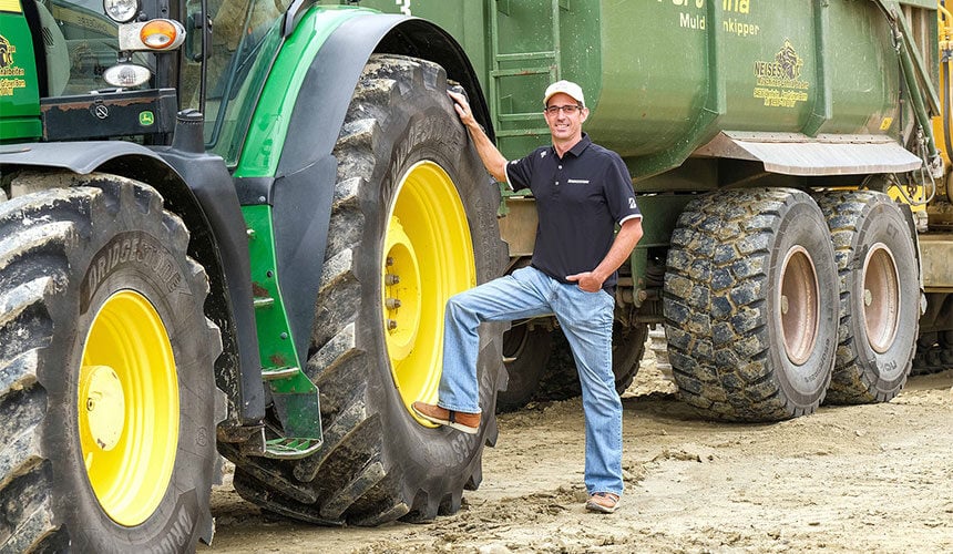 Traktor John Deere 6215R mit Reifen VX-TRACTOR